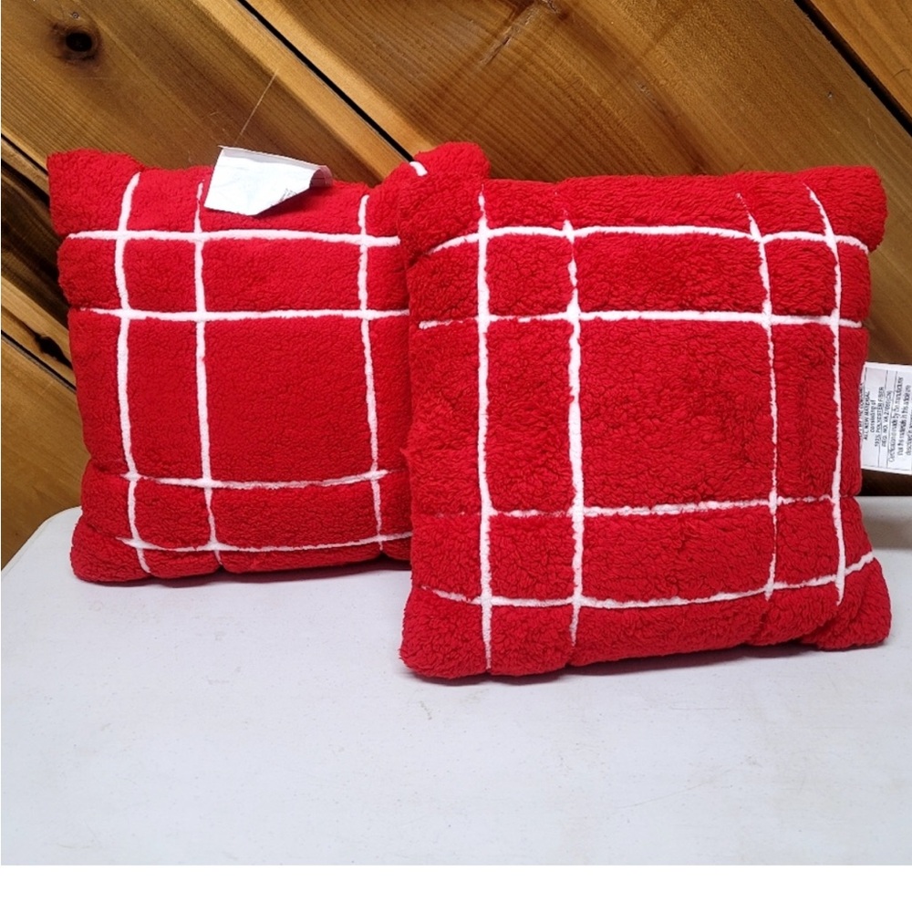 New! Set of 2 Faux Shearling Plaid Christmas Square Throw Pillow Red/ White.Soft